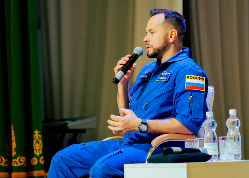 Студенты Дальневосточного ГАУ встретились с космонавтом Сергеем Корсаковым